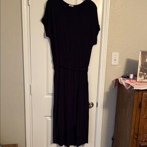 Elegant Black Midi Dress with Waist Tie